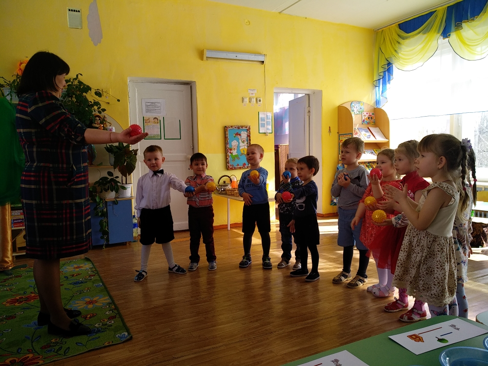 Игра с мячиками Игра с мячиками