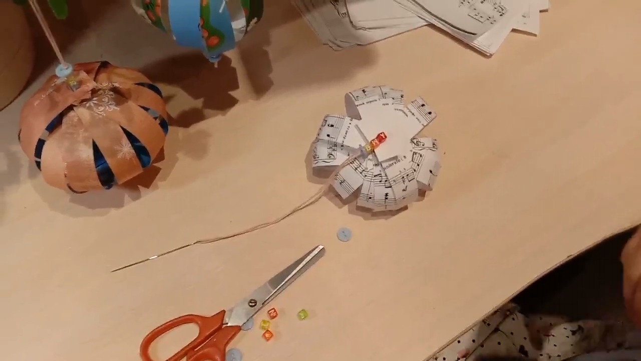 Ёлочный шарик из нот изготовление Ёлочный шарик из нот изготовление