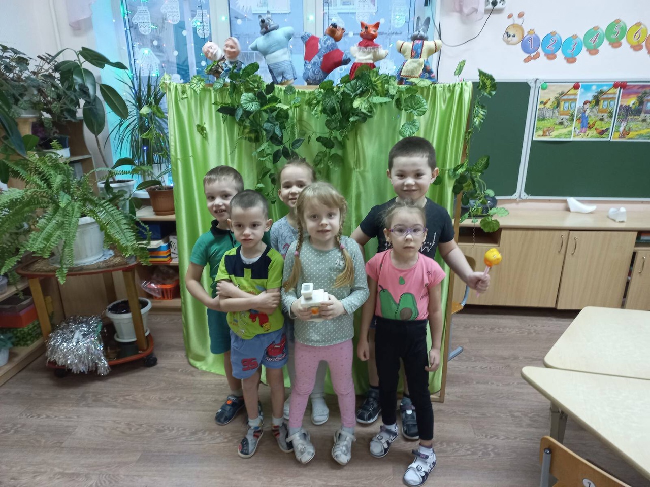 Приобщение к русскому фольклору с помощью театрализованной игры Приобщение к русскому фольклору с помощью театрализованной игры