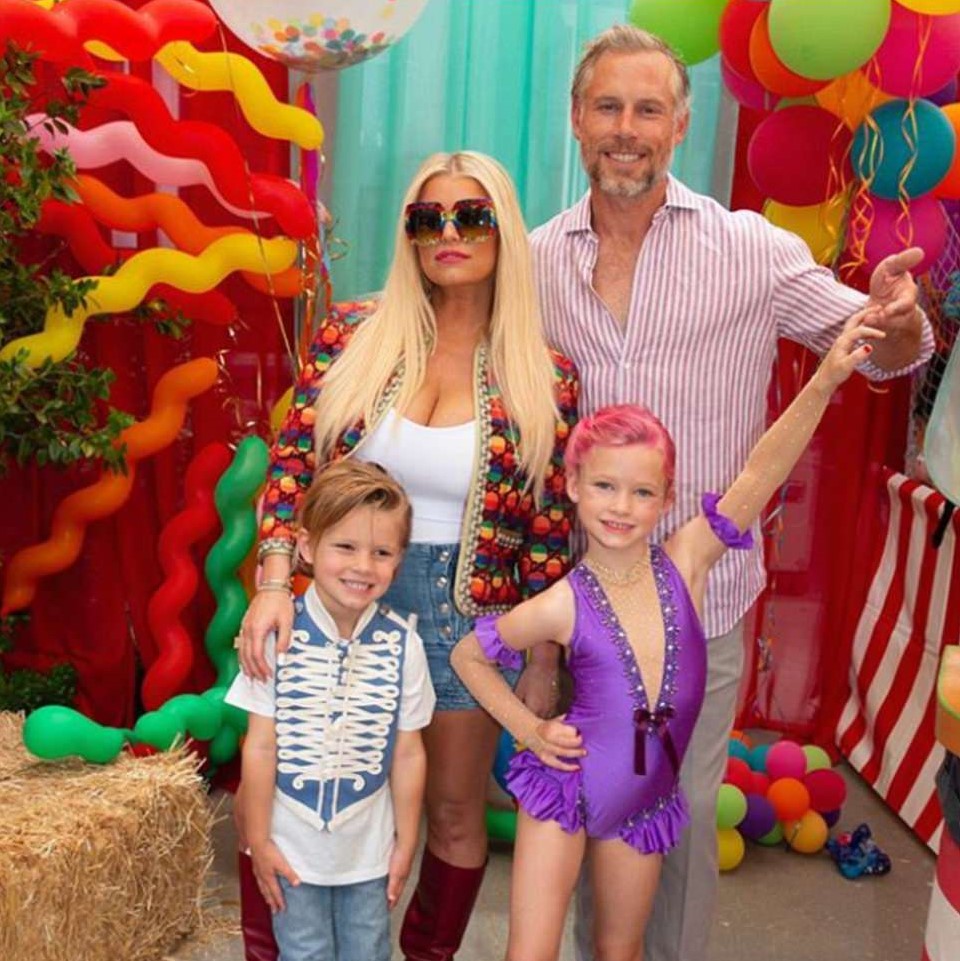 4BF2708600000578-5700811-Big_day_Jessica_Simpson_sure_went_out_of_her_way_to_make_her_dau-a-139_1525719581796.jpg 4BF2708600000578-5700811-Big_day_Jessica_Simpson_sure_went_out_of_her_way_to_make_her_dau-a-139_1525719581796.jpg