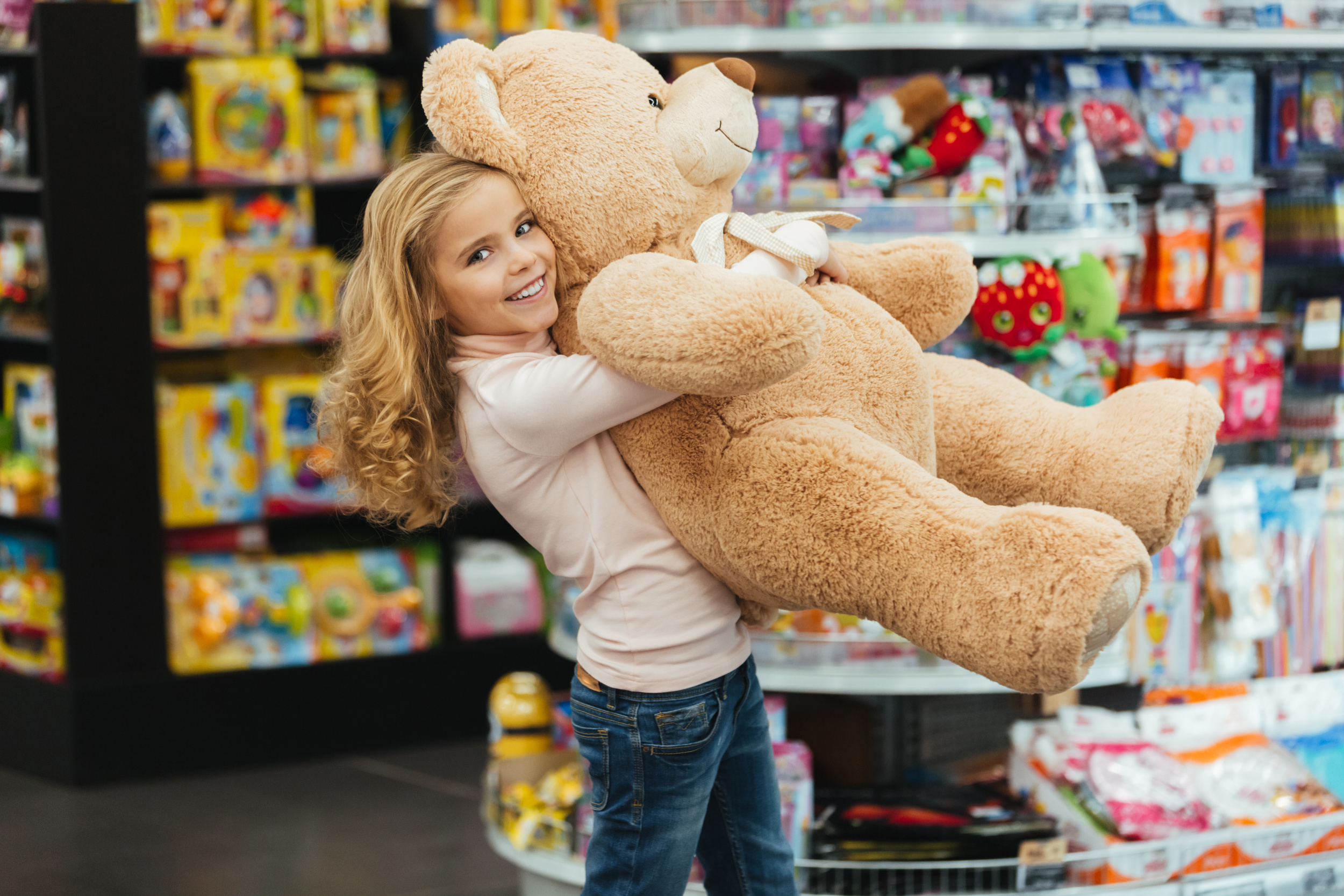 smiling-little-girl-holding-big-teddy-bear.jpg smiling-little-girl-holding-big-teddy-bear.jpg