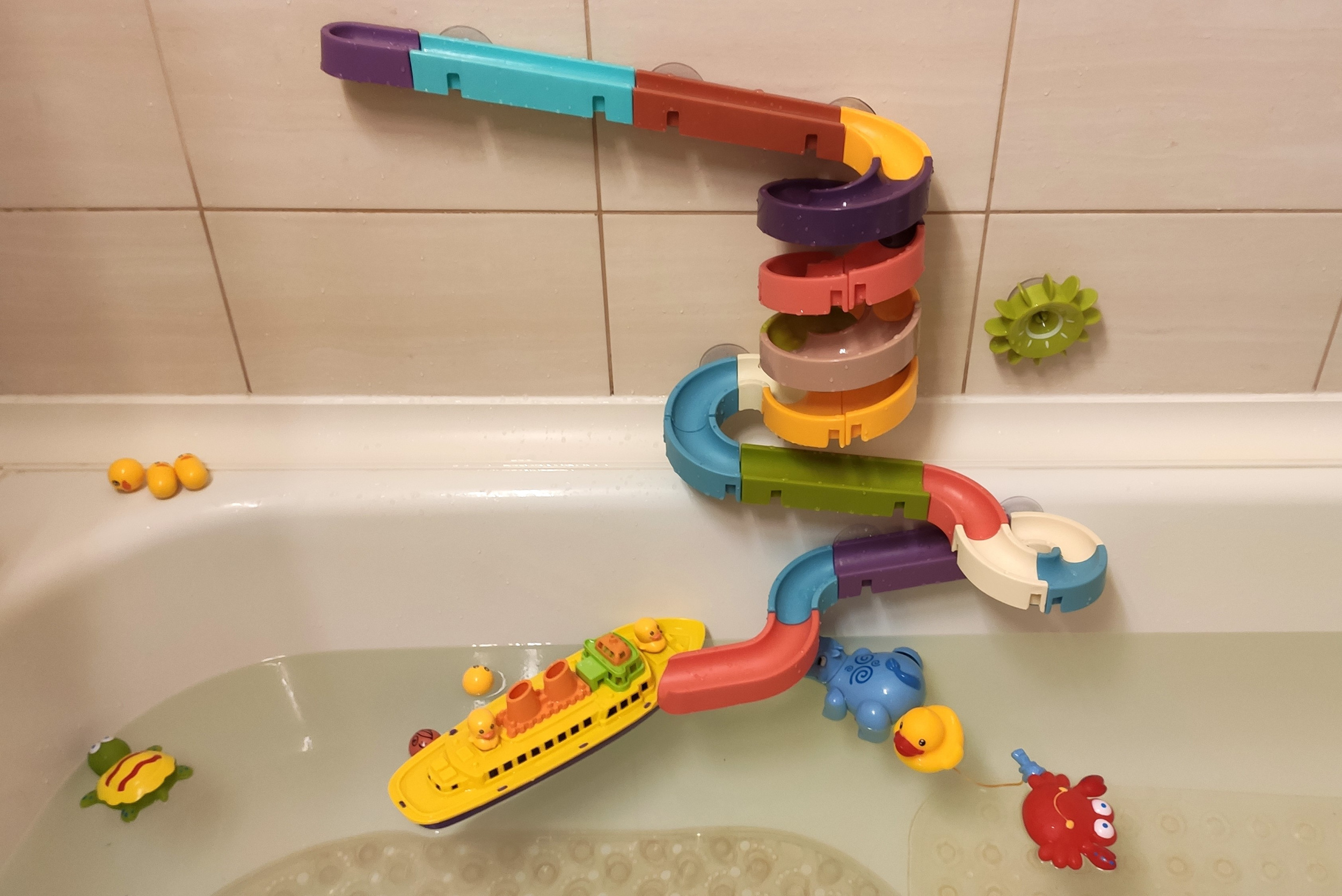 «Водная горка на присосках», фирма Sedola «Водная горка на присосках», фирма Sedola