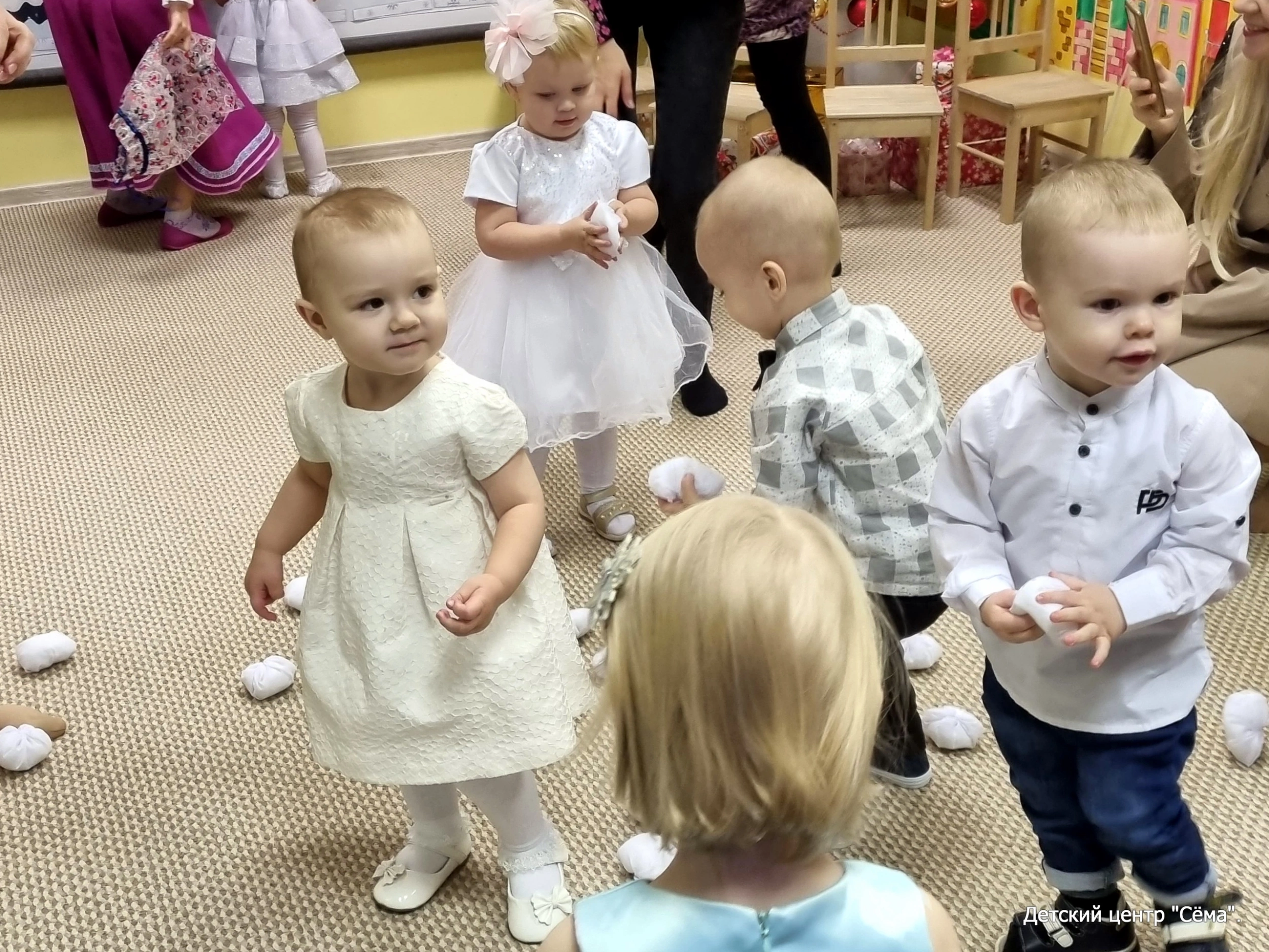 Дети жалеют Лису Дети жалеют Лису