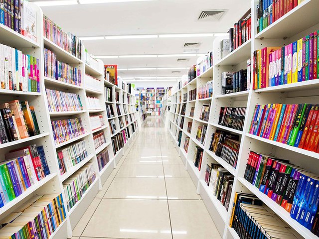 После карантина в России не открылись 40% книжных магазинов После карантина в России не открылись 40% книжных магазинов