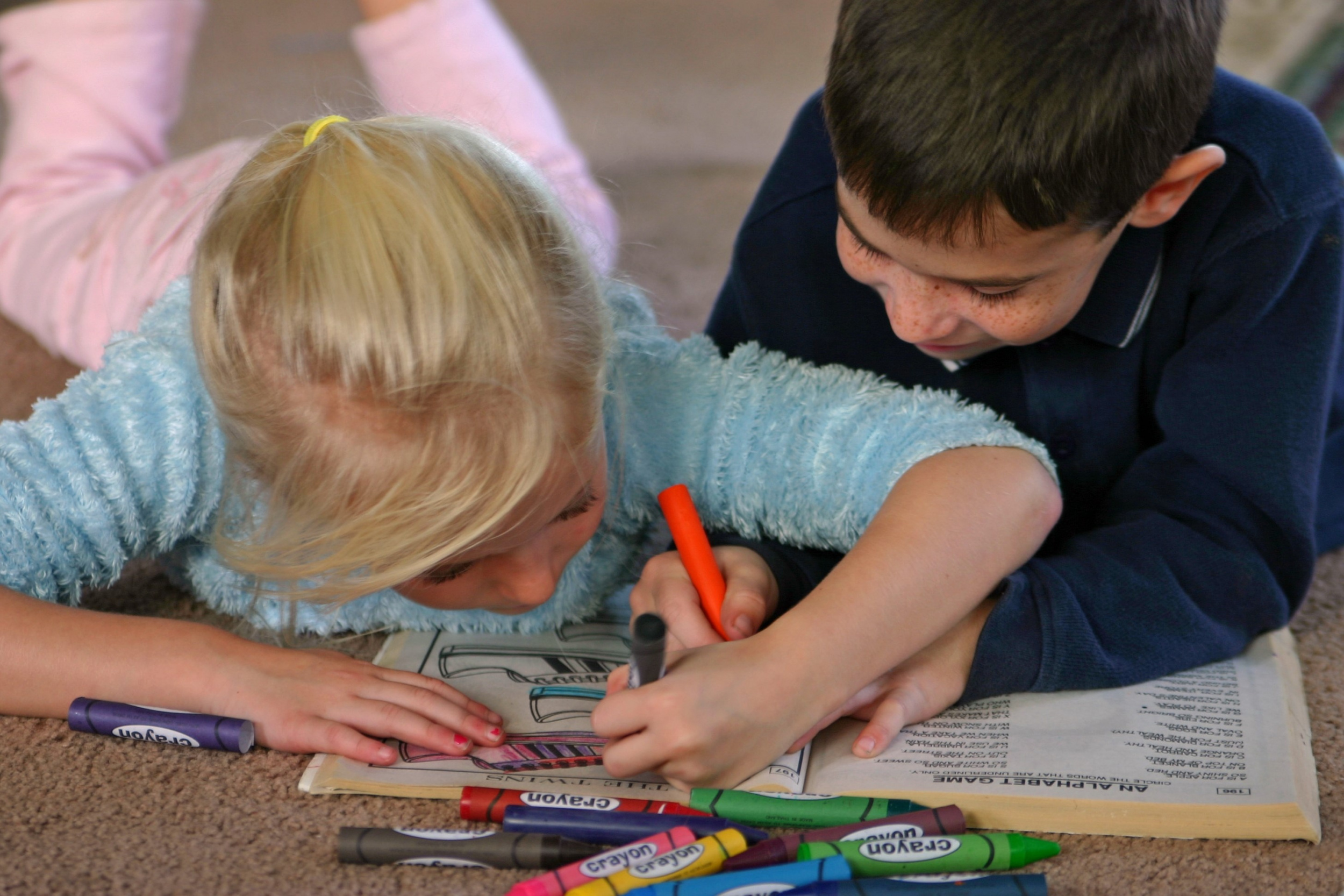 2-kids-coloring.jpg 2-kids-coloring.jpg