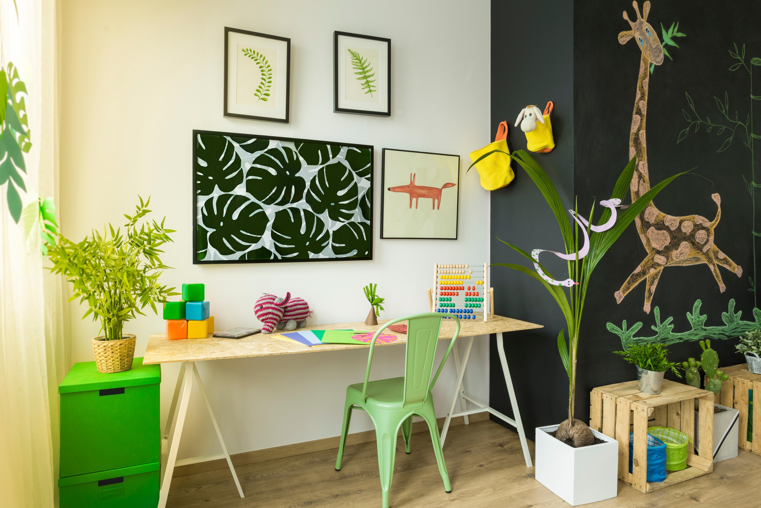 1 creative-room-children-with-green-accessories-giraffe-drawing-blackboard-wall.jpg 1 creative-room-children-with-green-accessories-giraffe-drawing-blackboard-wall.jpg