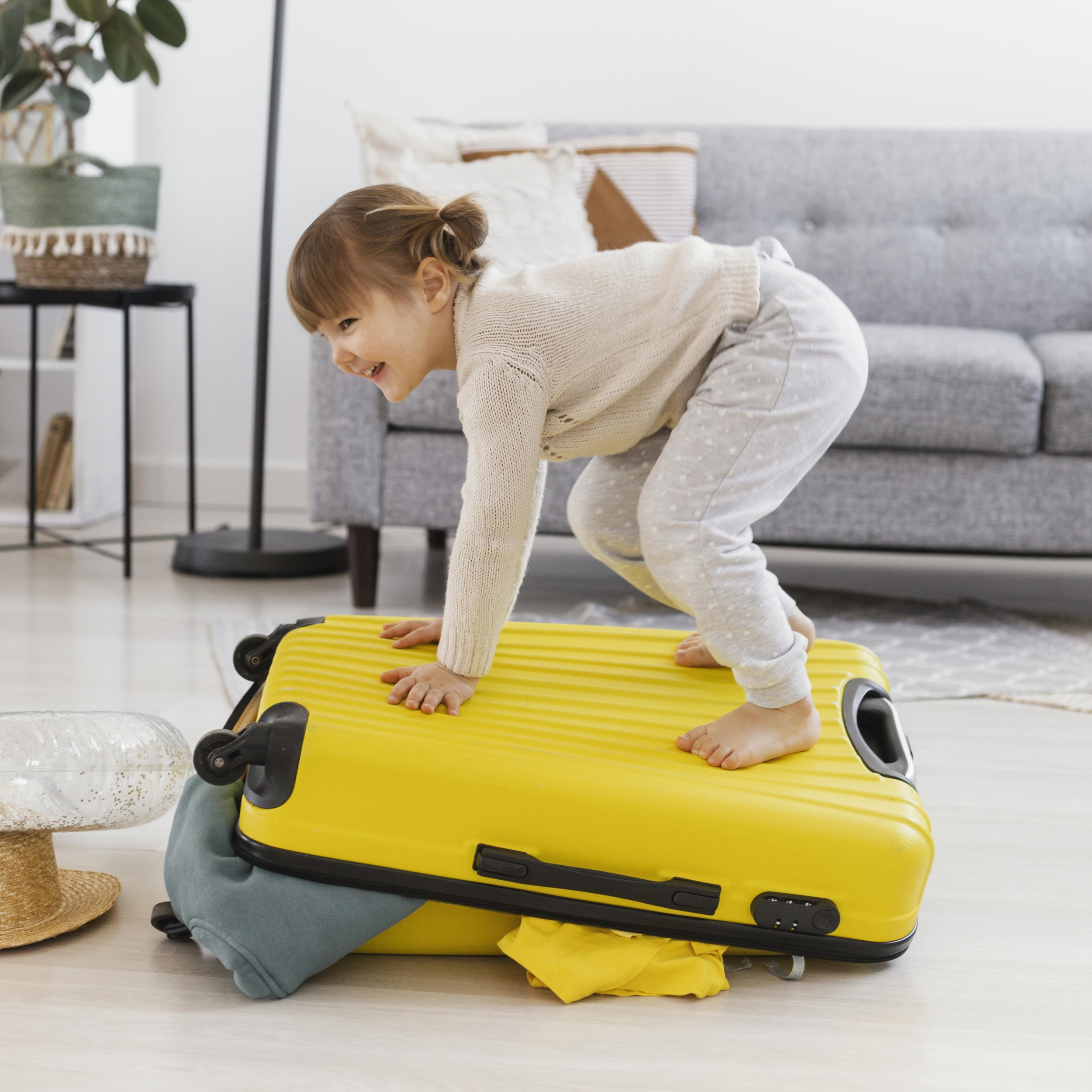 3 full-shot-woman-standing-luggage.jpg 3 full-shot-woman-standing-luggage.jpg