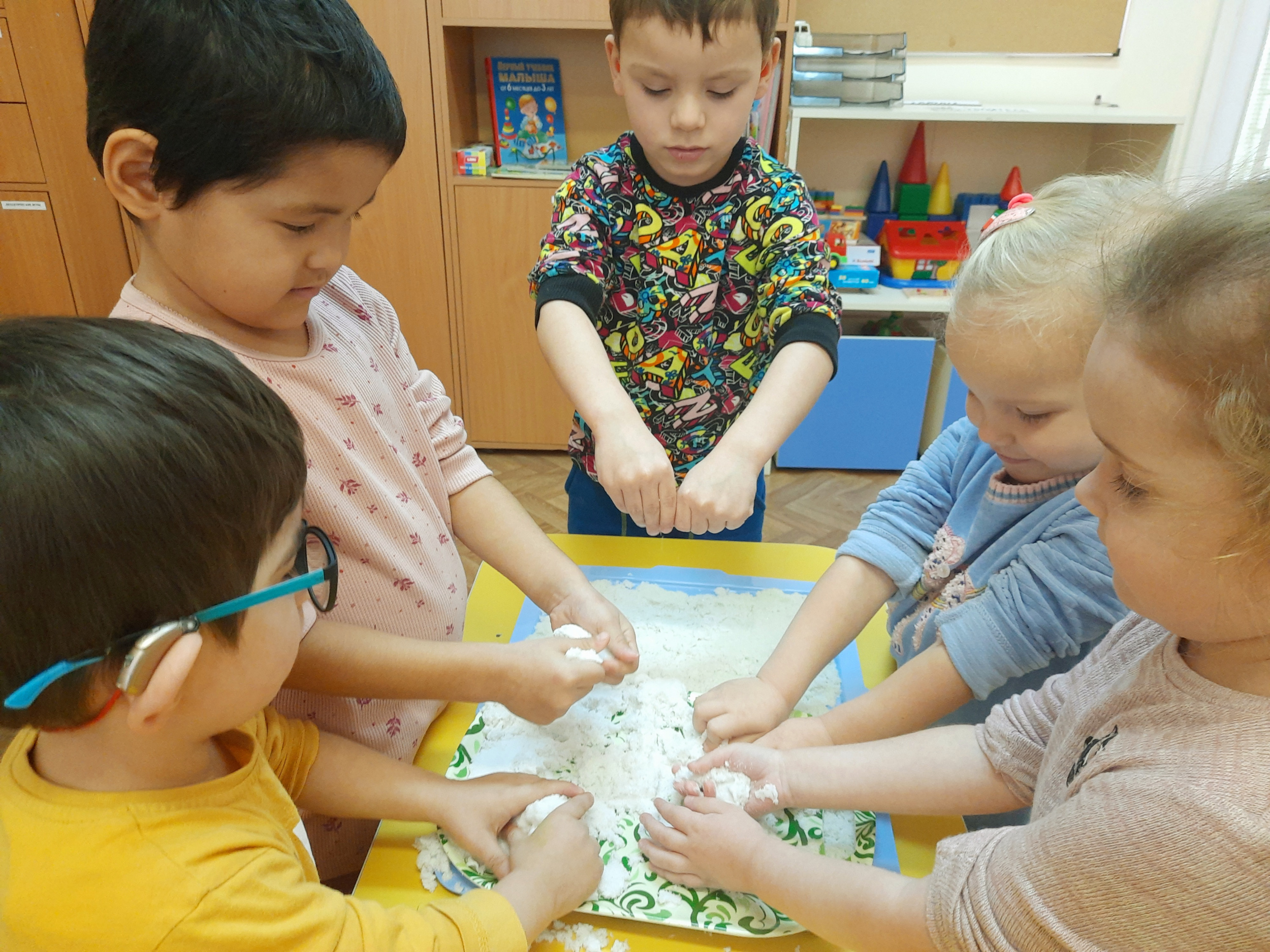 Игра «Падает снег» Игра «Падает снег»