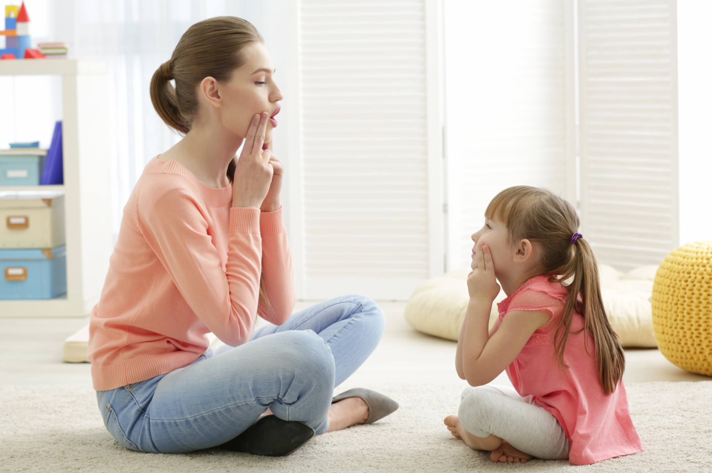 4 cute-little-girl-speech-therapist-office.jpg 4 cute-little-girl-speech-therapist-office.jpg