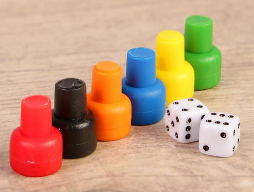 Набор из 6 фишек с 2-я кубиками